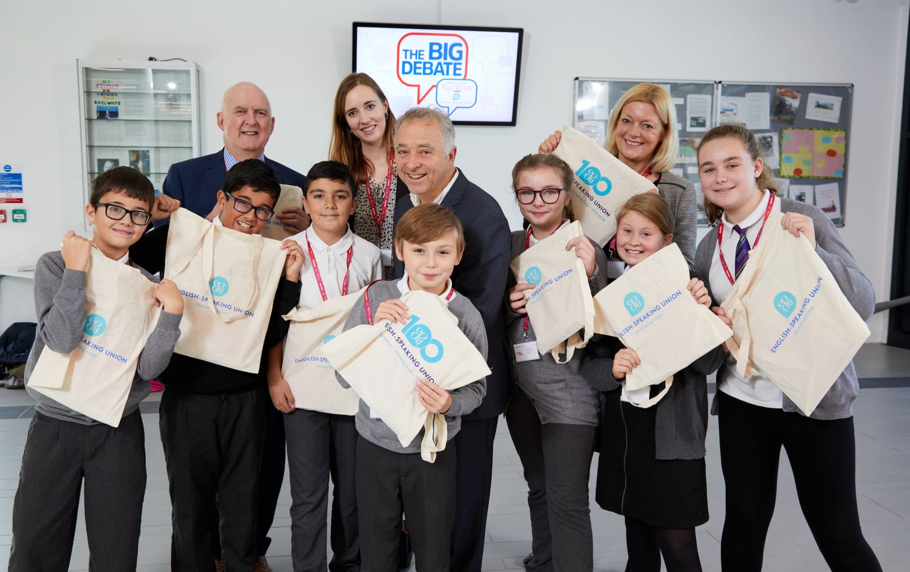 Frank Cottrell Boyce chairs debate for Primary school students