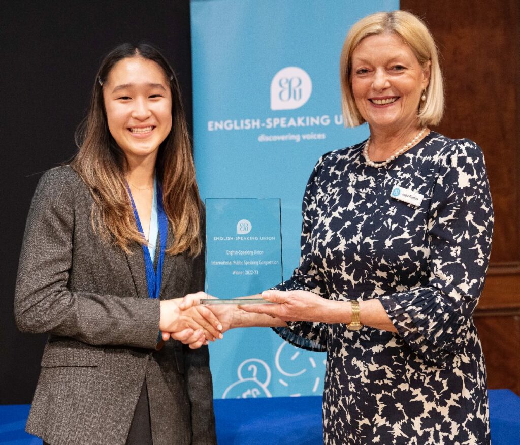 Jane Easton, Director-General of the ESU presents the trophy to Egsheglen Javkhlan from Mongolia, winner of the IPSC 2023