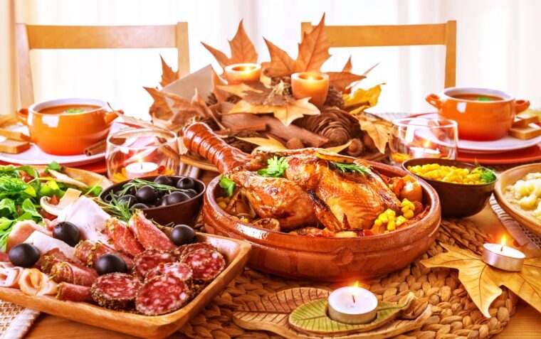 A photo of a traditional and classical Thanksgiving meal