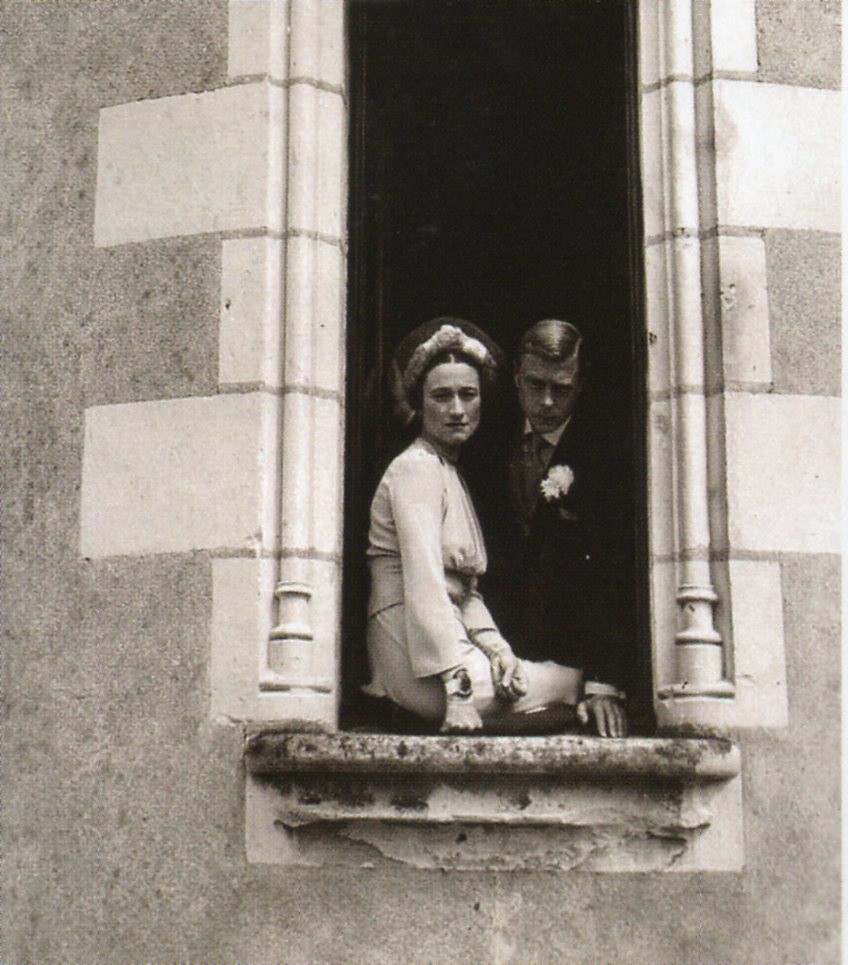 The Duke and Duchess of Windsor posing from a window